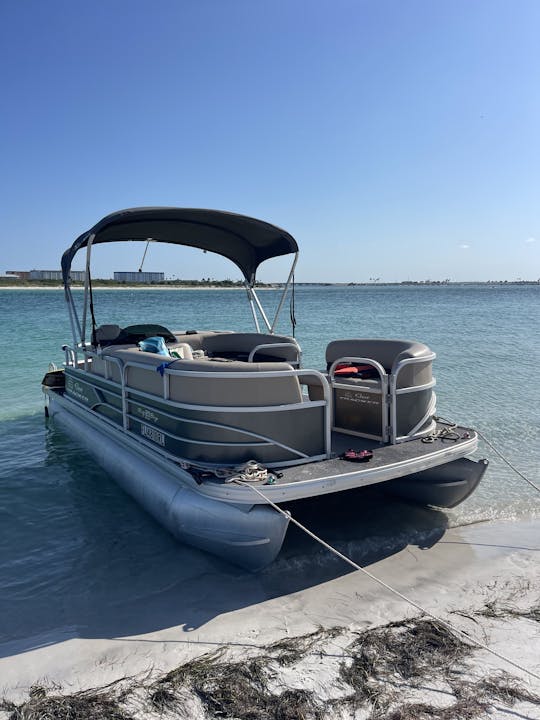 22-ft Sun Trucker Pontoon Boat for up to 10 people with maximum comfort and fun