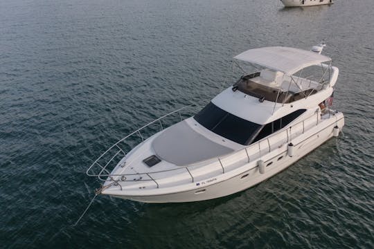 ODYSSEY - YACHT À MOTEUR AZIMUT DE 50 PIEDS POUR 13 PERSONNES - heures gratuites en semaine