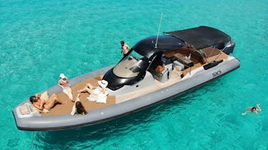 Explorez la côte d'Ibiza à bord de l'impressionnant Sacs Strider 13 💎 de 43 pieds