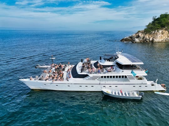 Excursion en apnée et cascade de Yelapa en formule tout compris sur un méga-yacht (visite publique)