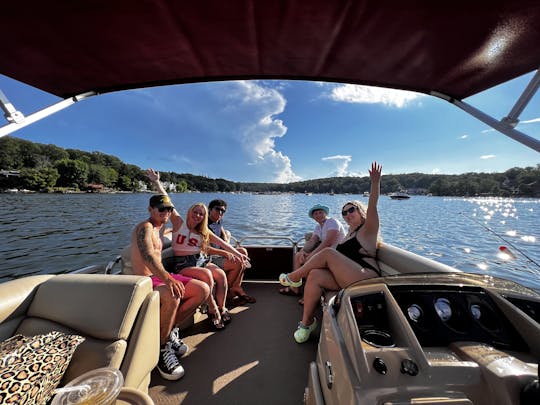 Barco flutuante no Lago Hopatcong, passeio ao pôr do sol