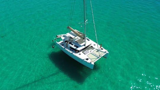 Spacieux Lagoon 450F pour les charters de Sea of Cortez à La Paz