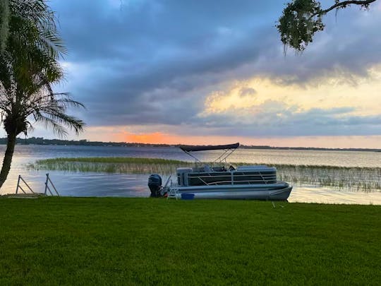 Godfrey 20' Pontoon Boat for Rental in Orlando