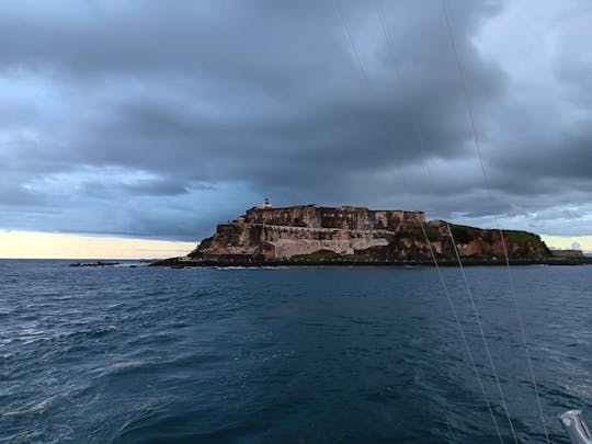 Explorez les vues majestueuses de la baie de San Juan, à Porto Rico, en bateau !