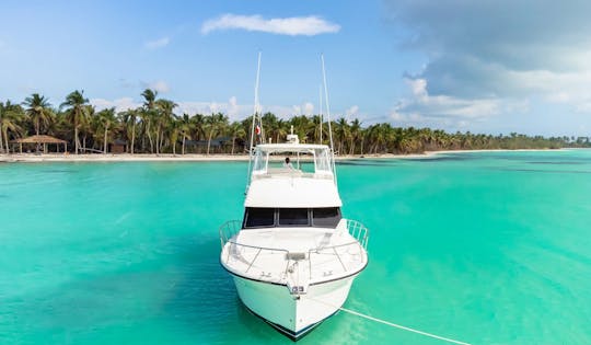 Saona Island: Private Yacht Tour with Snorkel+Booze in DR