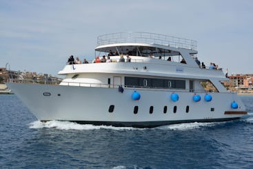 Private Yacht Trip in Hurghada – Snorkeling, Sunset & More!