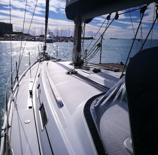 Excursões diárias à vela em Taranto no veleiro Beneteau Cyclades 393