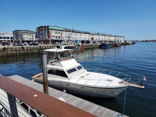 Frete em um iate pós-marinho de 42 pés em Boston, Massachusetts