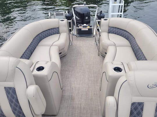 Luxury 25-Foot Barletta Pontoon Boat in Renton, Washington