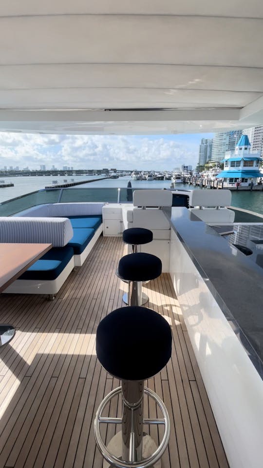 ENJOY MIAMI IN AZIMUT 84' SATISFACTION!