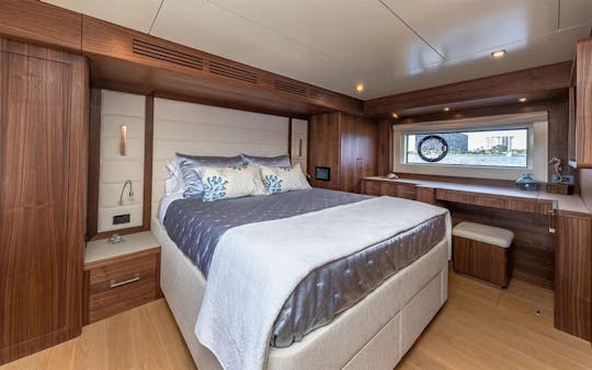 APROVEITE A SIRENA FLYBRIDGE DE 61 PÉS EM SAG HARBOUR/MONTAUK!!!