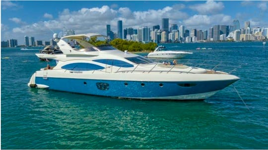 70FT Beutiful Azimut Yacht Available In Miami for up to 13 peoples