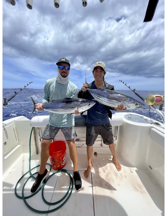 Robalo R272 Luxury Fishing and Snorkel Powerboat in Honolulu, Hawaii