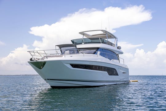 Prestige 630 Flybridge Motor Yacht Charter