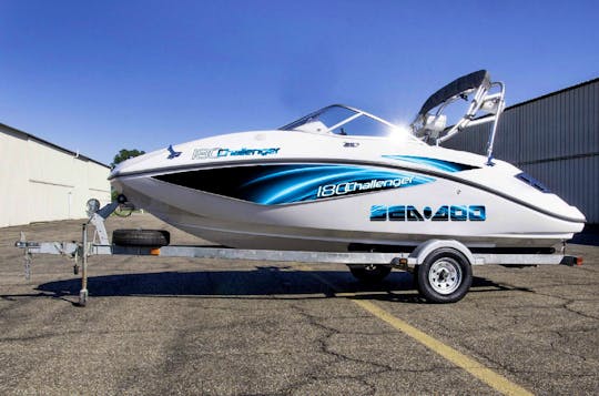 18' Sea Doo Challenger 250hp with Tower, Muskoka ON (Free Delivery)