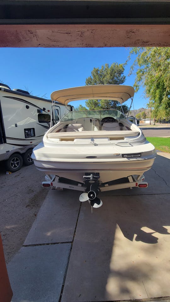 21foot Maxum Ski boat at Lake Pleasant AZ