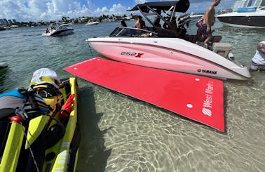 2022 Yamaha 252XE Powerboat in Marco Island, FL 