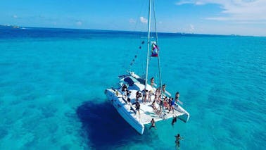 Alquile un catamarán de crucero de 35 pies en Cancún, México