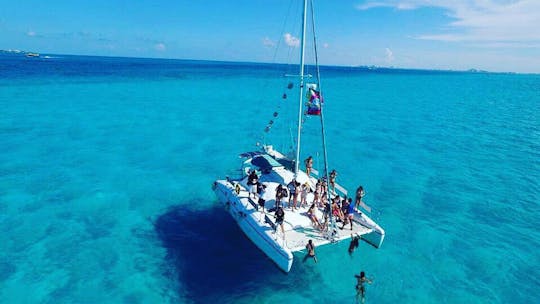 Charter 35' Cruising Catamaran In Cancun, Mexico