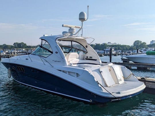 Alquile un lujoso SeaRay Sundancer 390 de 39 pies para 11 huéspedes con capitán en Chicago