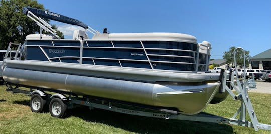  23 FT tritoon w/ a 150hp and sports Bar  Lake Allatoona