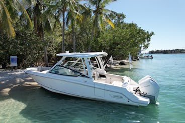  Yacht à double console Boston Whaler de 28 pieds - Admirez les toits de Miami !