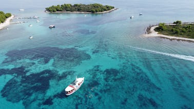 Private Boat Tours to Sutivan and shipwreck Kontesa 