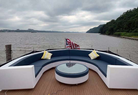 Yate de lujo de 80 pies «Zenith» en el área de Nueva York y Nueva Jersey