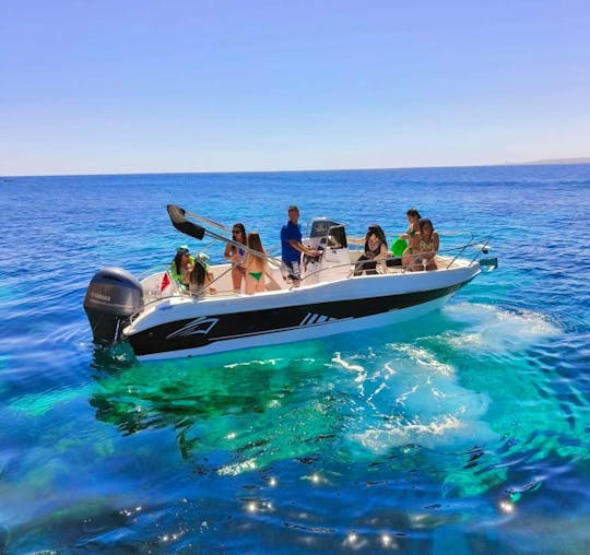 Explore as joias escondidas de Malta com nossa lancha Bluline de 21 pés