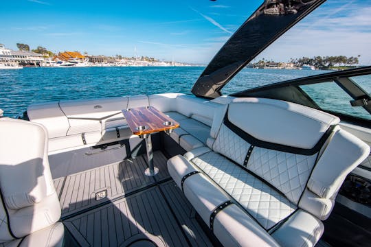Aluguer de iates esportivos de luxo de 35 pés em Avalon, Catalina