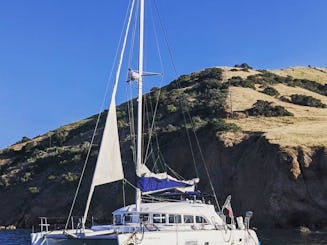 NUIT À BORD SUR UN CATAMARAN À VOILE DE 38 pieds À LONG BEACH OU À CATALINA