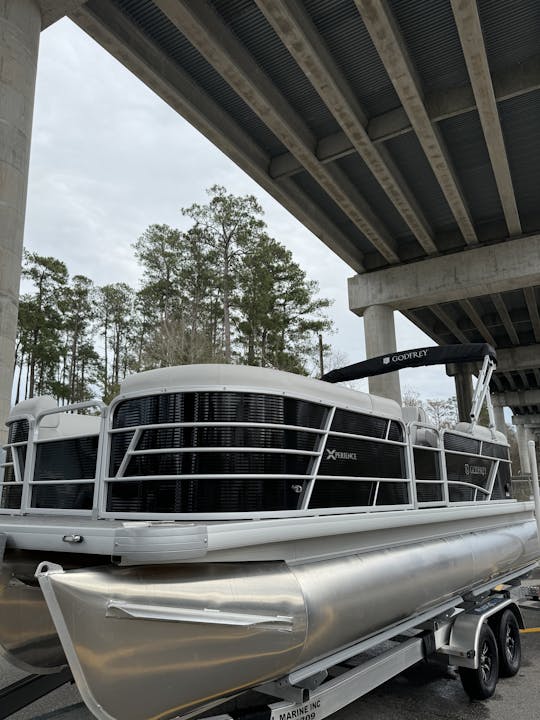 No boat? No Problem! Fun Under The Sun On A Pontoon