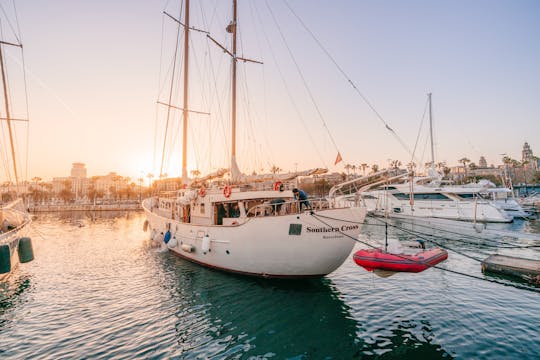 2 heures de navigation relaxante en Méditerranée avec boissons à bord du Ketch de 110 pieds 