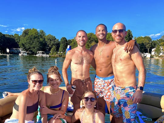 ¡Aventura con capitán incluido! ¡Alquile nuestro Harris Tritoon 2021 para disfrutar de un día fantástico!