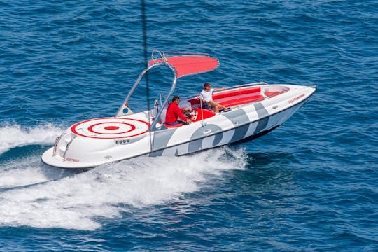 Bateau à moteur pour sports nautiques - Profitez de la mer