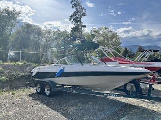 Spacious Powerboat Reinell 205 – 8 Person Bowrider 