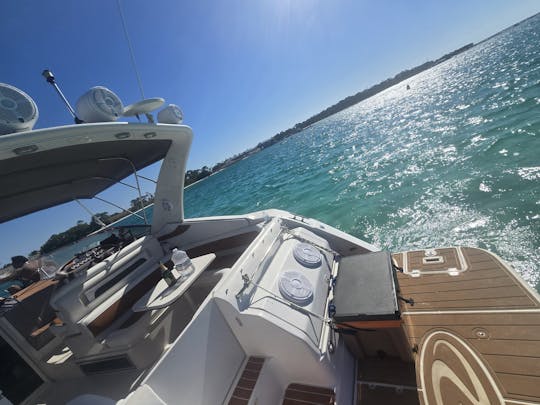 Capitaine inclus, salle de bain à bord : croisière de luxe de 37 pieds avec grand système audio