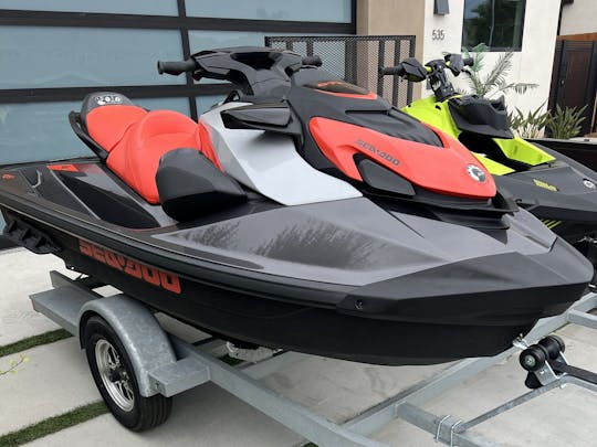 Seadoo (1) Gti Se130 Audio y (1) Sea Spark 2 Up Trixx con audio