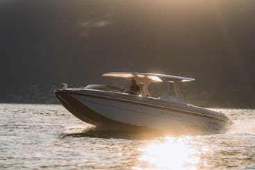 Passeio de barco privado no Lago Como com o capitão 