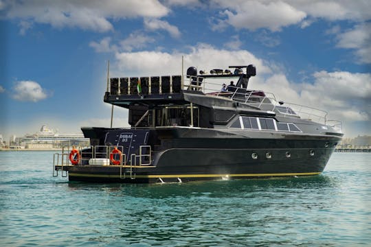 BLACK LUXURY JACUZZI YACHT IN DUBAI