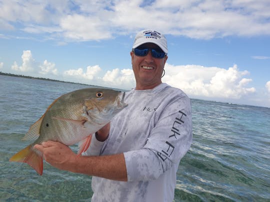 Pesca em recifes, mergulho com snorkel e churrasco na praia em San Pedro, Belize.