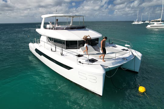 Tout nouveau catamaran à moteur ANGUILLA à 53 moteurs