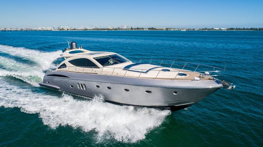 ¡DISFRUTA DE MIAMI EN UN GIANETTI DE 70 PIES!
