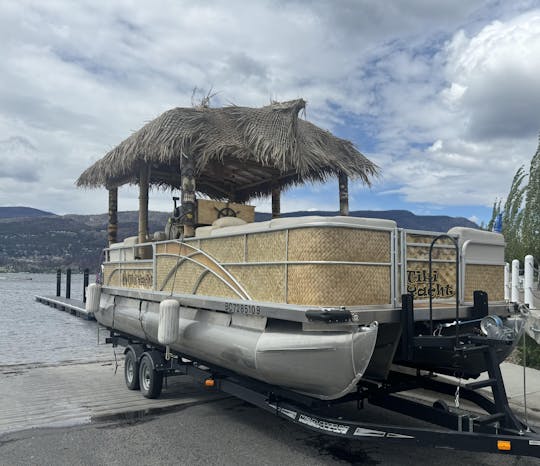 Tiki Party Yacht. Up to 16 people. 26' Hawaiian decorated Pontoon w/ Bar and BBQ