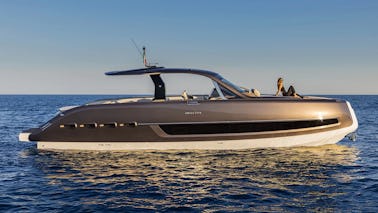 Aluguel de iates a motor Invictus TT 460 em Saint Tropez