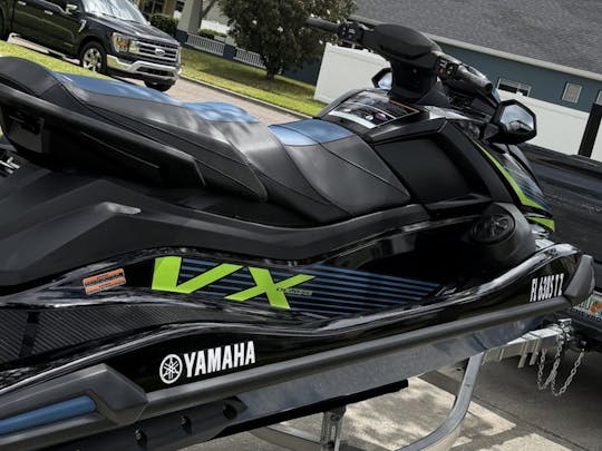 Yamaha VX Deluxe | Surcando las olas, divirtiéndose bajo el sol 