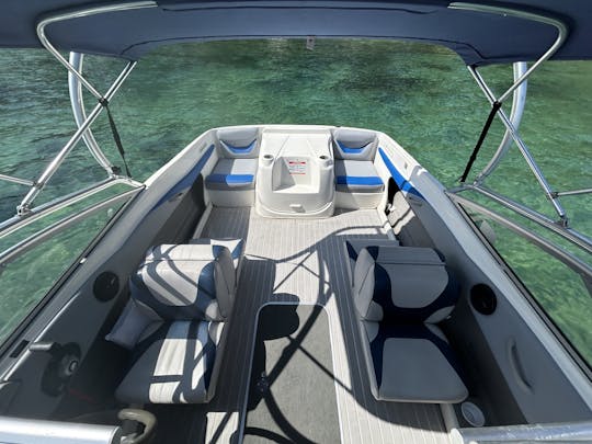 Barco de wakeboard Bayliner de 20 pés