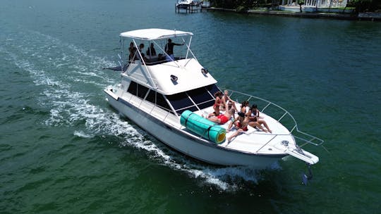 Enjoy Miami In 44ft Silverton White!!!!