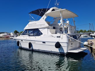 Yacht à moteur Bayliner 3587 à louer ou à faire une excursion d'une journée avec Novelty Tours