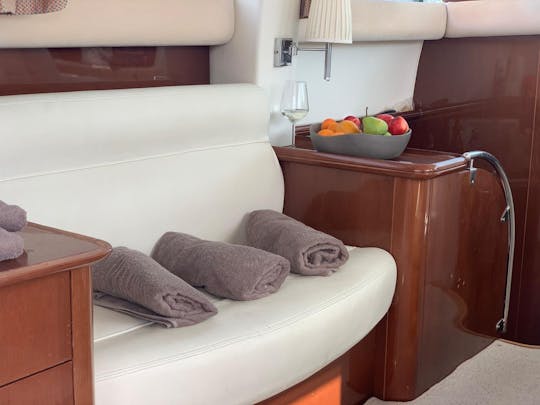 MOTOR YACHT PRESTIGE 36